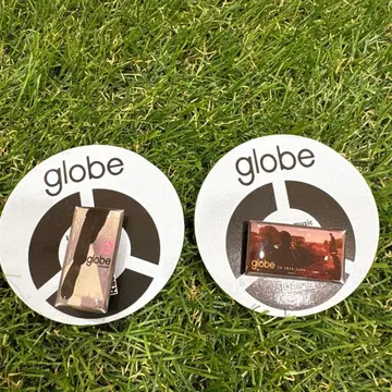 globe 가챠 싱글 자켓 컬렉션 핀즈 2점