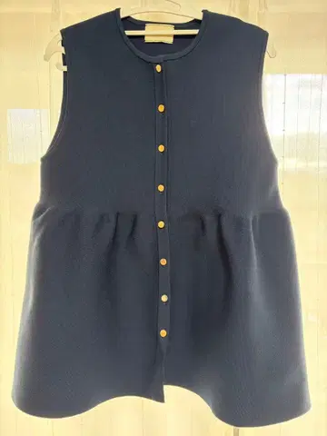 UNITED ARROWS 네이비 슬리브리스 베스트