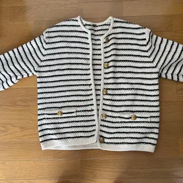 Milo Owen 화이트 블랙 스트라이프 가디건