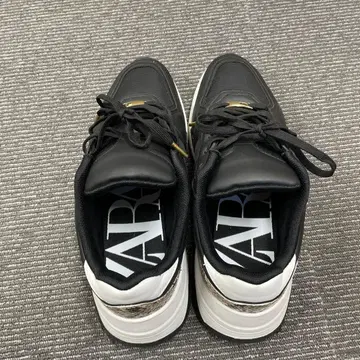 ZARA 플랫폼 스니커즈 블랙 24.5cm