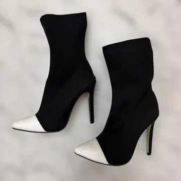 1회 착용 새상품급 스트레치 소재 블랙 화이트 하이힐 부츠