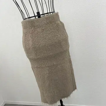 바나나 바렛 푸와푸와 베이지 타이트 스커트