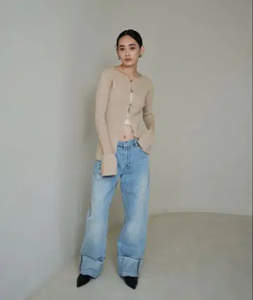 AIC. 플레어 소매 상의