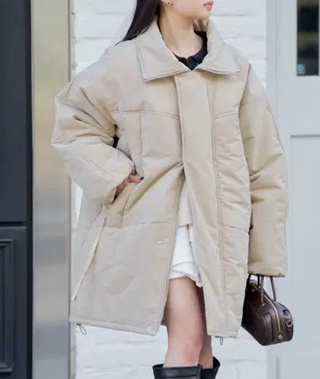 베이지 오버 사이즈 다운 자켓