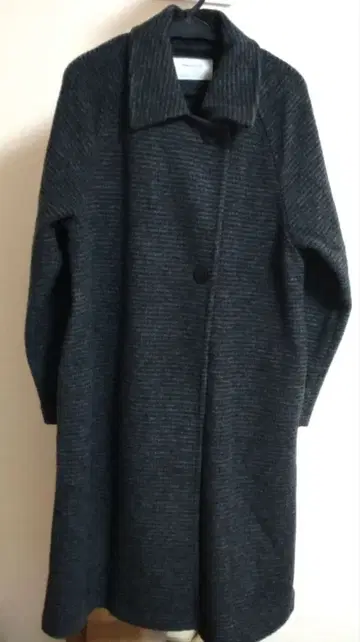 OPAQUE.CUP 다크 그레이 스트라이프 롱 코트