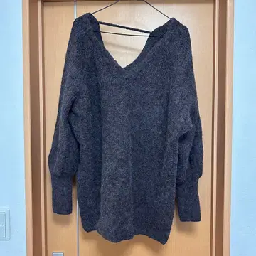 카스타네 울 혼방 다크 브라운 V넥 스웨터