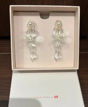 시착만 한 상품 시모네 로샤 x H&M 콜라보 귀걸이