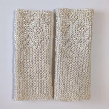 아이보리 비즈 장식 니트 장갑