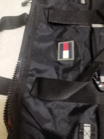 타미 힐피거 블랙 백팩 중고 새상품급