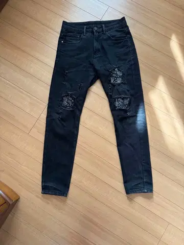 블랙 스키니 팬츠 데미지 가공