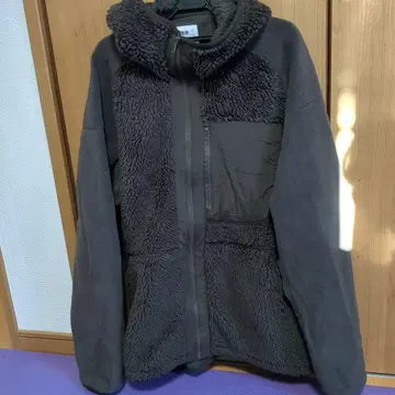 UNIQLO 화이트 마운티니어링 보아 플리스 자켓