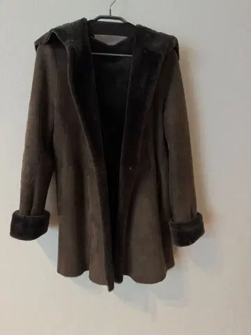 unknown 다크 브라운 리얼 무스탕 코트 후드 부착