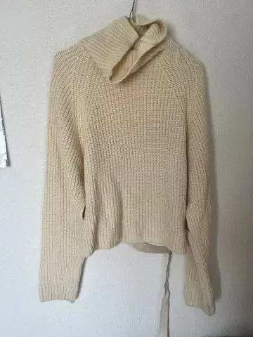 Uhr 아이보리 니트 스웨터 긴팔