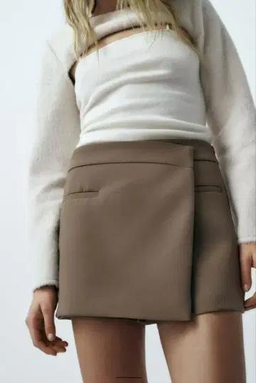 ZARA 베이지 스코트 숏팬츠 XS