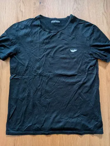 EMPORIO ARMANI 블랙 T셔츠