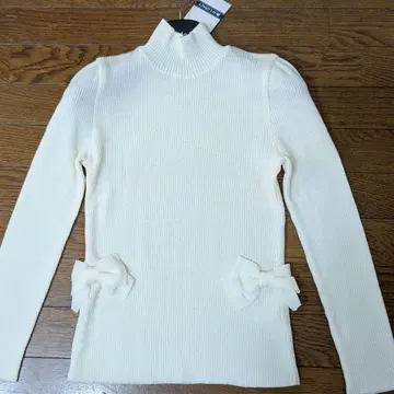 택 포함 새상품 엠즈 그레이시 양쪽 사이드 리본 니트 투 비 시크 르네