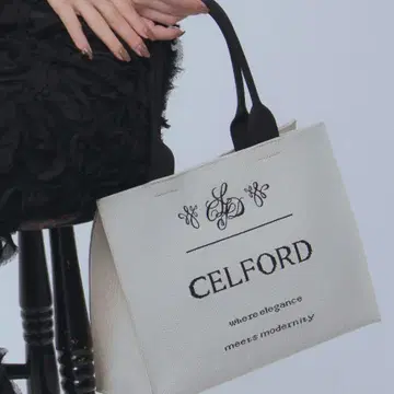 미사용 새상품 [ CELFORD ] 캘리그래피 로고 니트 백