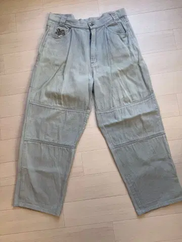 라이트 그레이 스트레이트 레그 팬츠