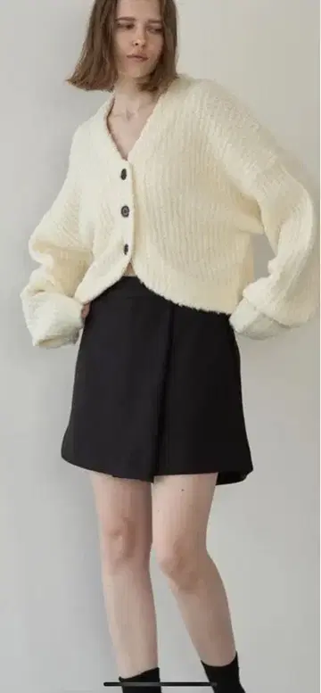 새상품급 ELLIE 엘리 스코트 블랙 치마바지 S