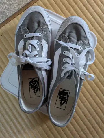 VANS 그레이 화이트 스니커즈 올드스쿨