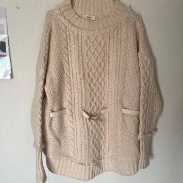 uhr 크림색 케이블 니트 스웨터 스커트 세트