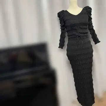 블랙 리브 프릴 소매 롱 원피스