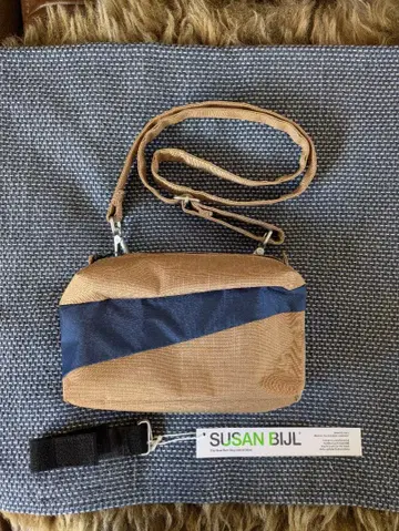 수잔벨 숄더백 S 베이지와 네이비