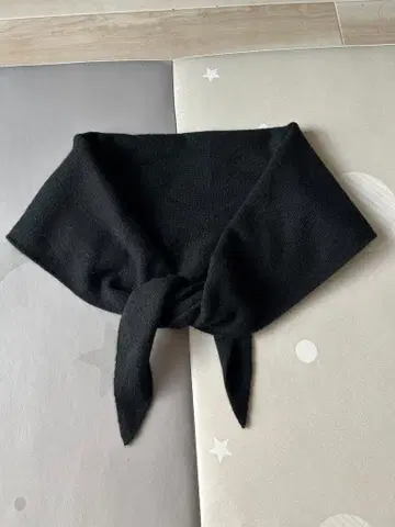 새상품 엘레강세제 캐시미어 트라이앵글 스톨