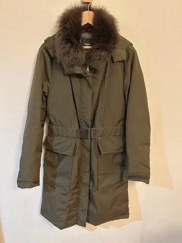 올리브 그린 띠어리 다운 코트