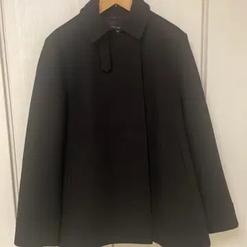 블랙 계열 숏코트