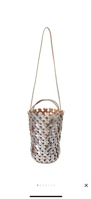 메어리 알터나 투모로우랜드 새상품 실버 숄더백 바스켓백