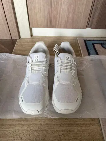 On 온 클라우드 6 화이트