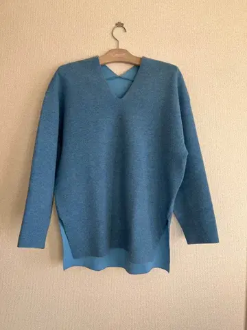 Ameri 소프트 폼 V넥 니트 탑