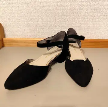 블랙 펌프스 앵클 스트랩