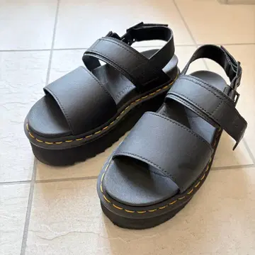 Dr.Martens 닥터마틴 통굽 샌들 상자 없음