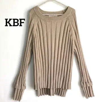 KBF 슬릿 슬리브 베이지 긴팔 리브 니트