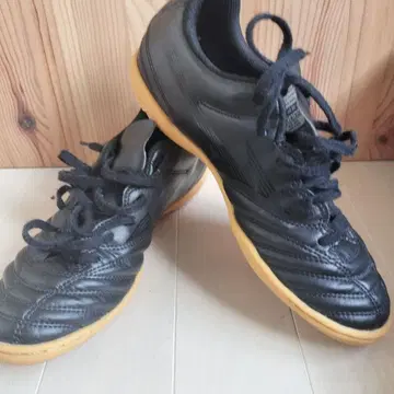 미즈노 풋살화 24cm