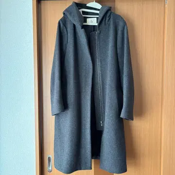 그레이 후드 부착 롱 코트