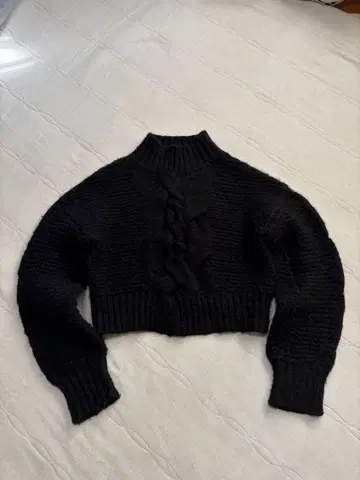 르쉘 블루 뜨개질 스웨터 두꺼운 소재 니트 블랙