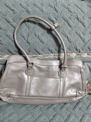 다코타 그레이 가죽 핸드백