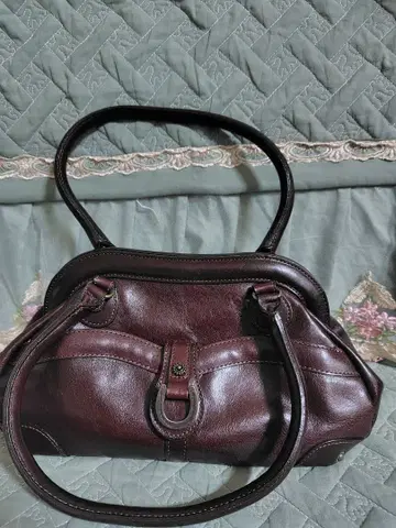 다코타 다크 브라운 가죽 핸드백