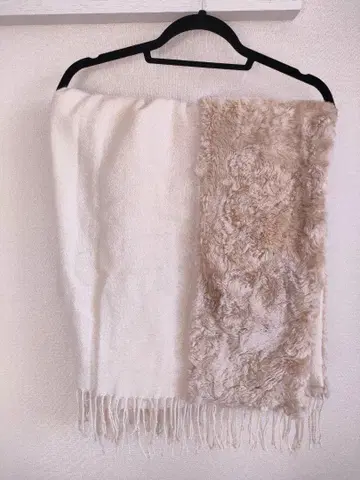 지나시스 스톨 대형 퍼 베이지