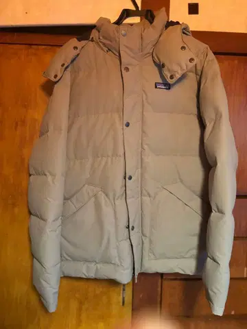 patagonia 후드 부착 다운 자켓 베이지