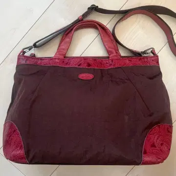 이비자 나일론 숄더백 브라운 가죽 탁한 빨간색 페이즐리 형압 네임 있음