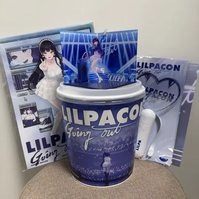 이세계아이돌 릴파콘 굿즈 일괄 (응원봉,아크릴디오라마,포스터세트,팝콘통)