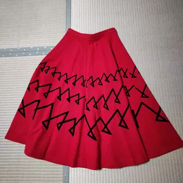 [ MELROSE ] 빨간색 플레어 스커트