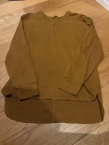 뷰티&유스 BY TRADITIONAL 리브 헨리넥 티셔츠