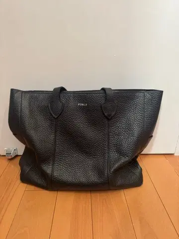 FURLA 블랙 가죽 토트백