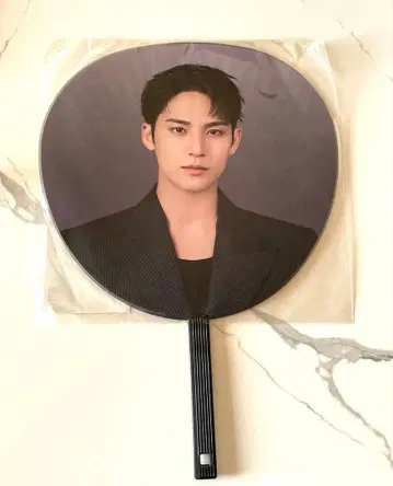 SEVENTEEN MINGYU 민규 부채