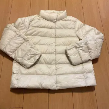 유니클로 울트라 라이트 다운 자켓 아이보리 L 사이즈